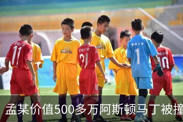 孟某价值500多万阿斯顿马丁被撞，肇事网约车全责，司机无奈：没商业险，只能分期慢慢赔，平台表态；4名幼童裸体在小区内跑动｜三农早餐